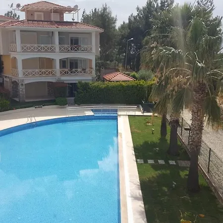 Villa Pool Front Lux Tripleks *